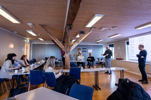 Undervisning - Finnøy - mindre.jpg Undervisning - Finnøy - mindre.jpg
